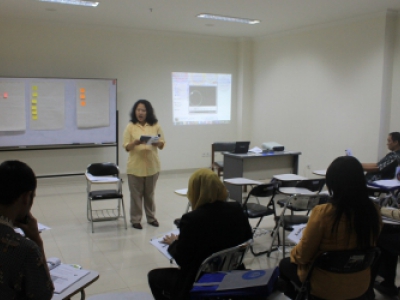 The Training in English Communication Competence for Officers of Units of International Affairs and Partnerships